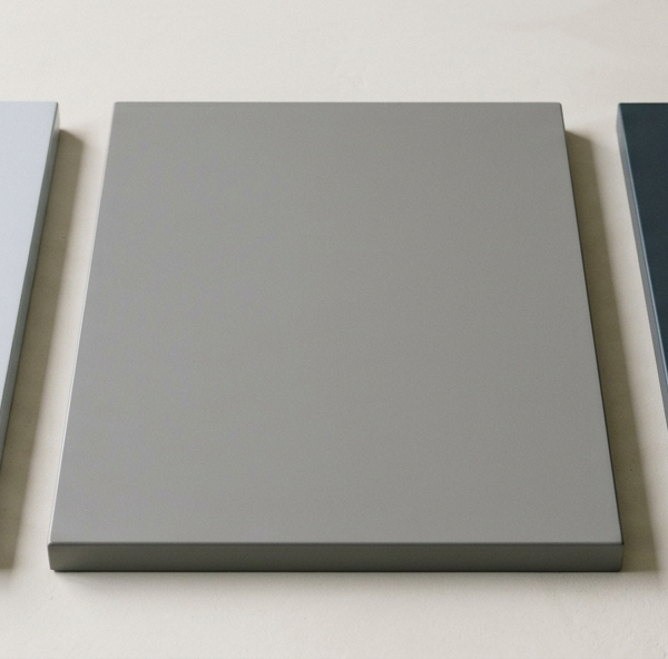 Façade de cuisine grise sur mesure : du gris clair au gris anthracite