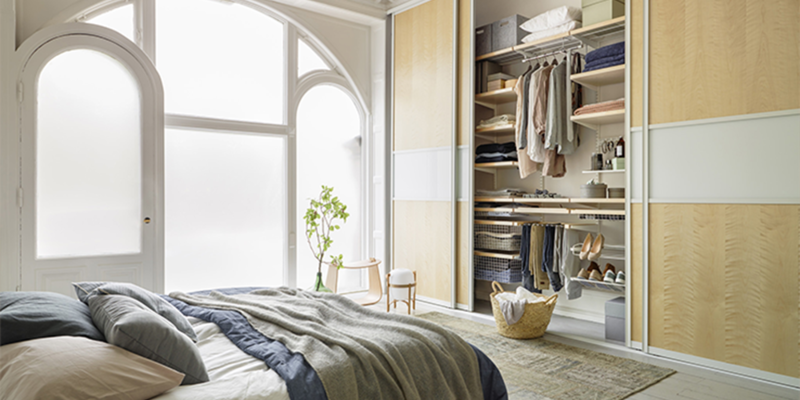 chambre avec placards portes coulissantes